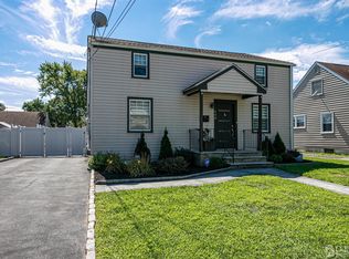 608 King Georges Rd, Woodbridge, NJ 08863