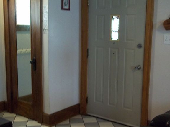 Entry w/tile and closet