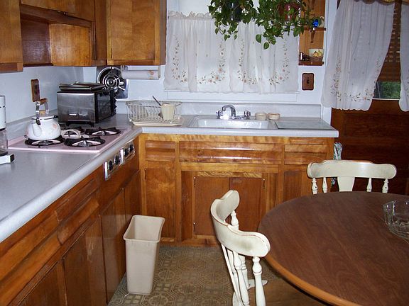 Eat-In-Kitchen