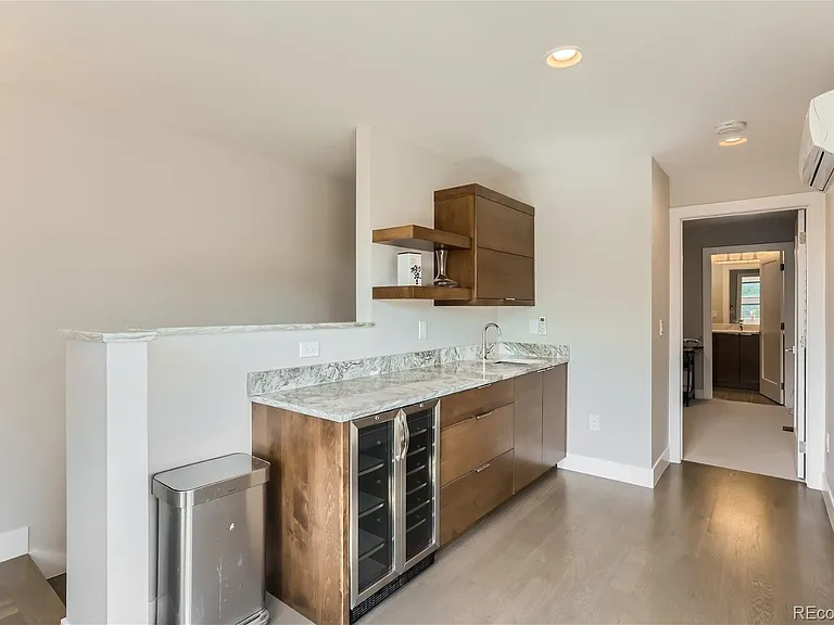 1634 S Grant St — Photo 11