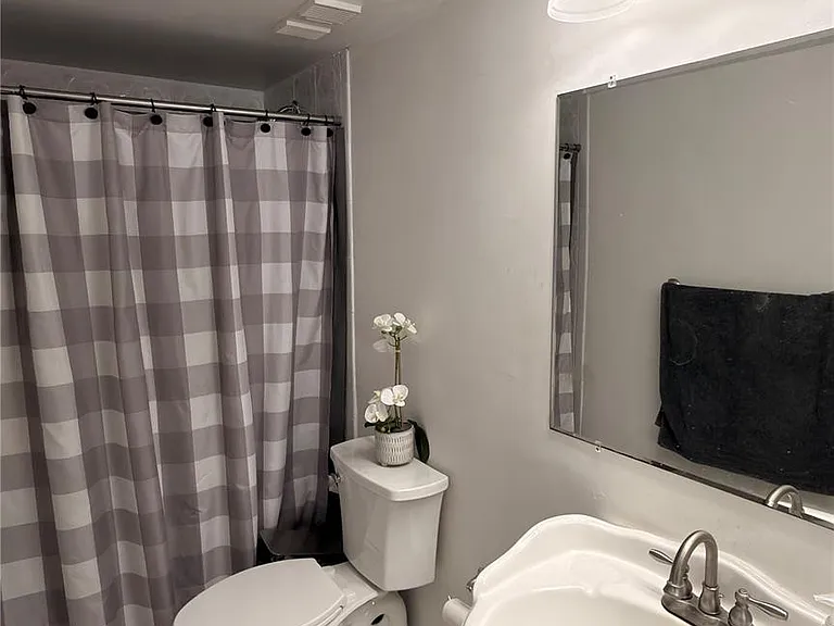 110 Lake Emerald Dr #107 — Photo 9