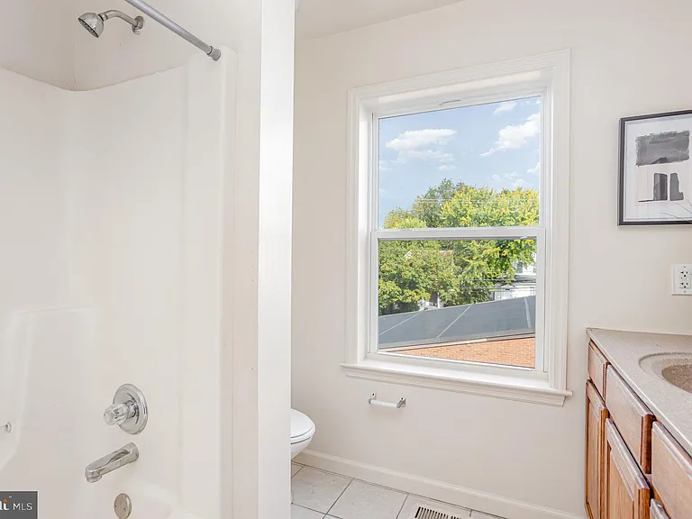 5235 Crowson Ave #6 — Photo 24