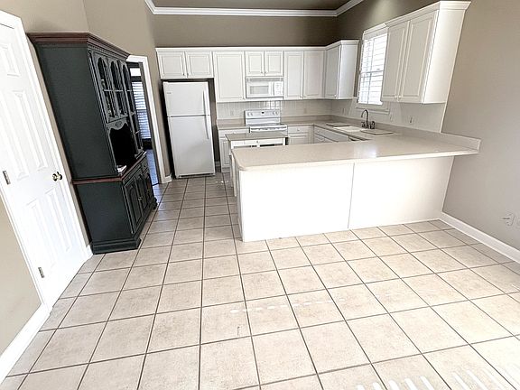 4th image of 1740 Constable Ct