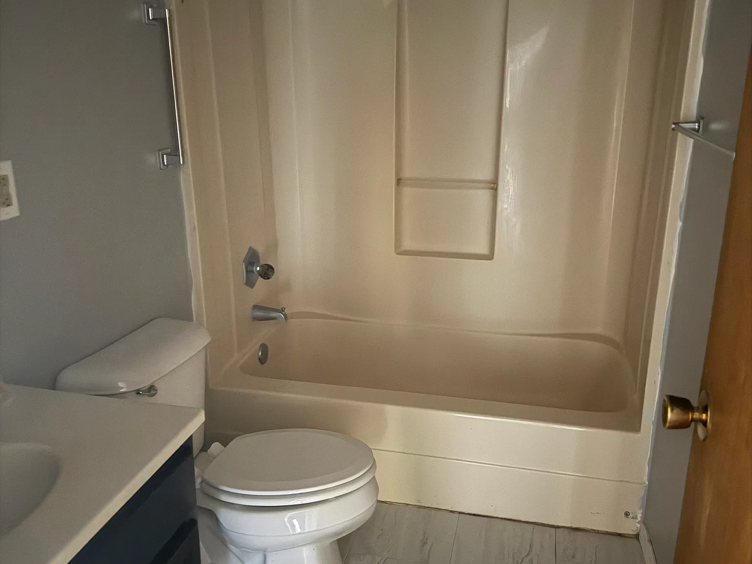 3 bed, 1100 sqft, $1,295 — Photo 4