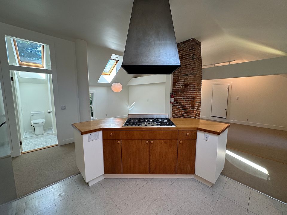 1st image of 10 Bailey Rd #2