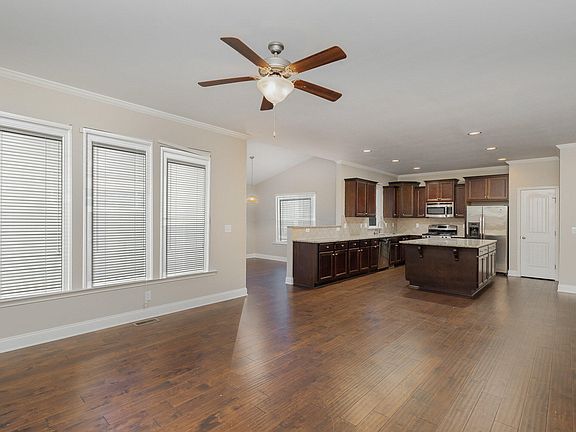 5th image of 349 N Farm Dr