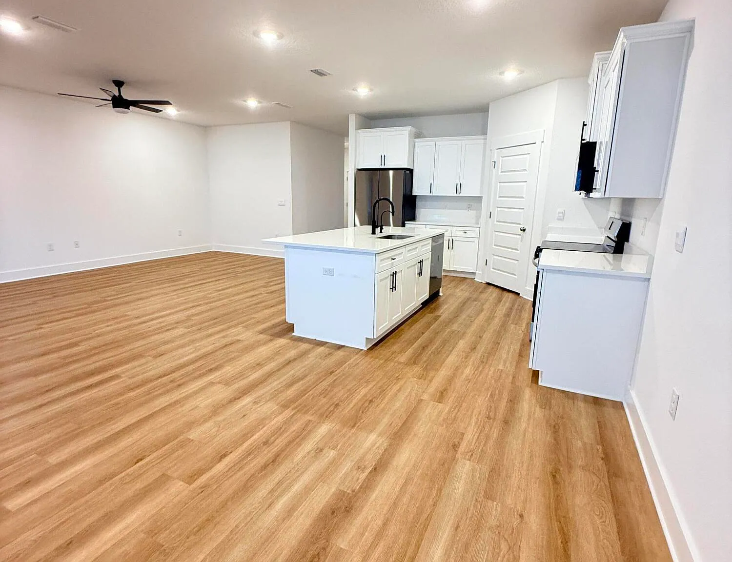 4 bed, 2044 sqft, $2,800 — Photo 4