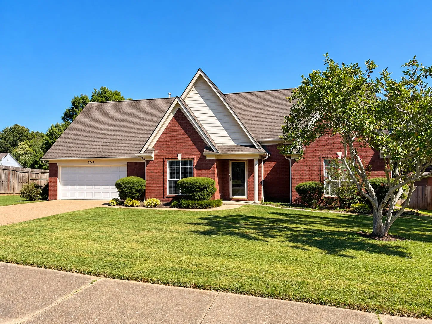 5 bed, 2.5 bath, 2315 sqft, $7,995 — Photo 1