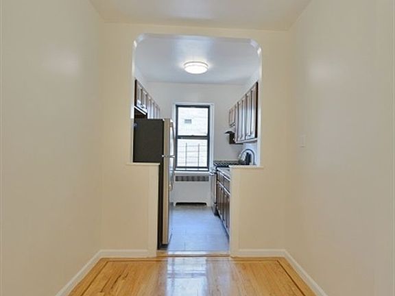 4th image of 909 Sheridan Ave APT 6J