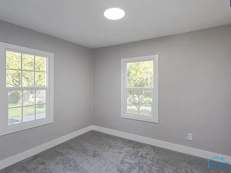 2242 Vaness Dr — Photo 14