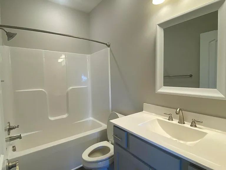 2064 Briarwood Dr — Photo 9