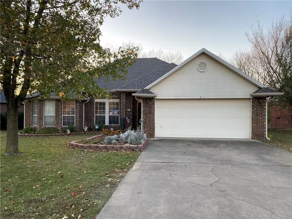 812 N 26th St, Rogers, AR 72756