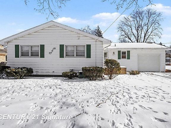 3rd image of 2834 Clayburn Rd