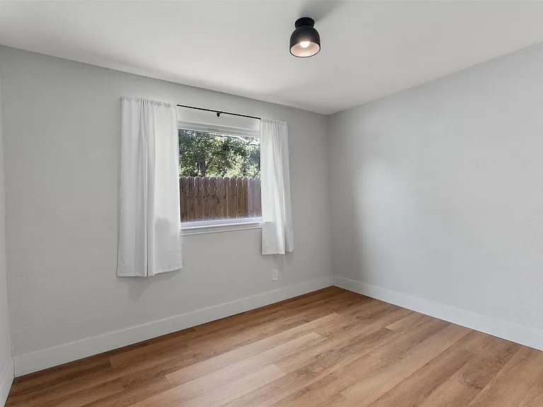 7806 Woodcroft Dr — Photo 12