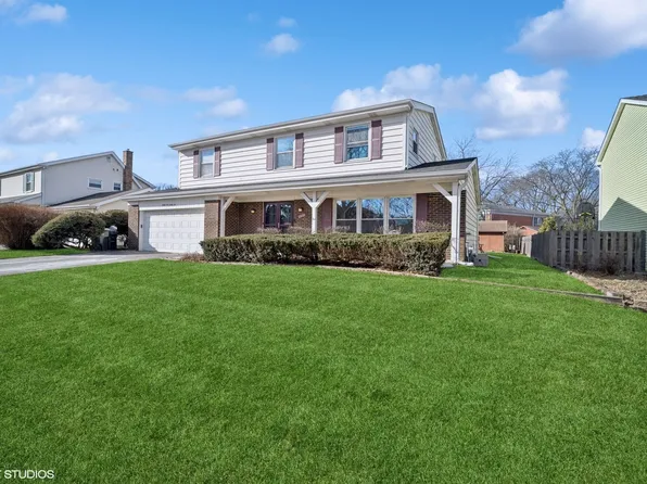2426 S Embers Ln, Arlington Heights, IL 60005
