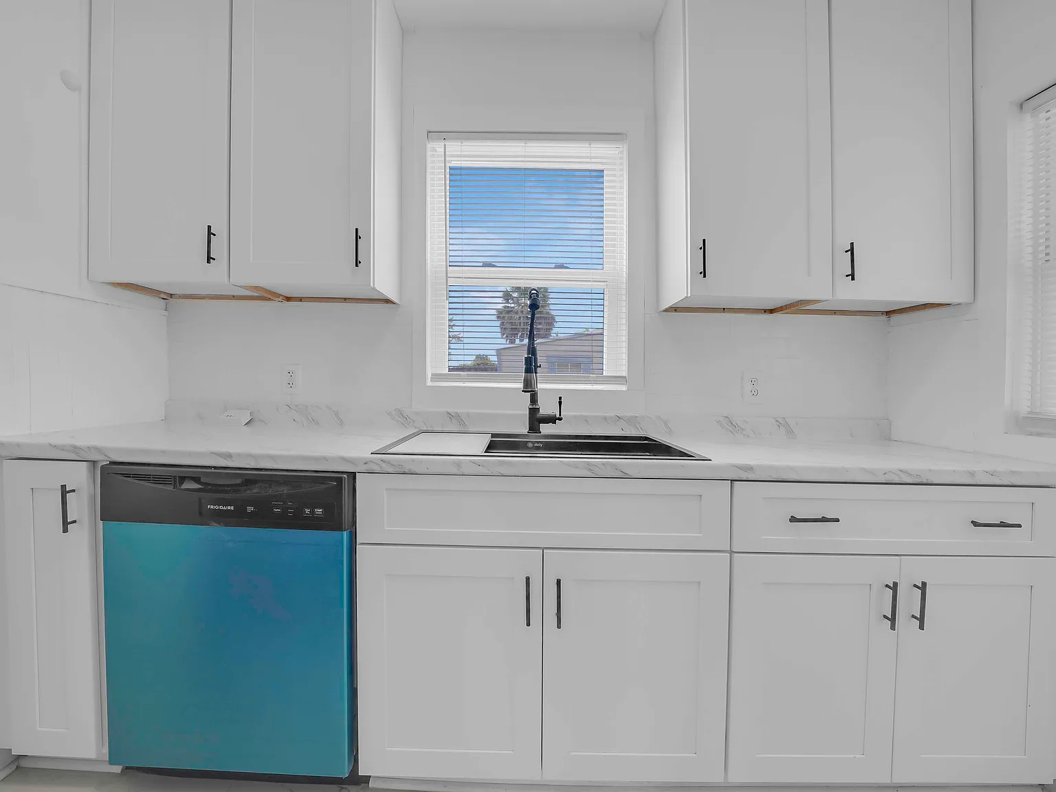 2 bed, 704 sqft, $1,395 — Photo 4