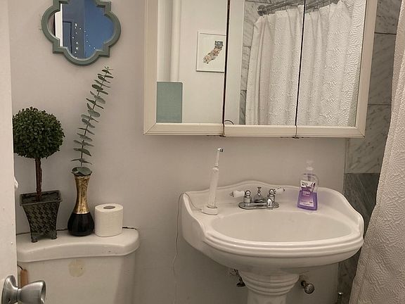 5th image of 411 E 85th St #1