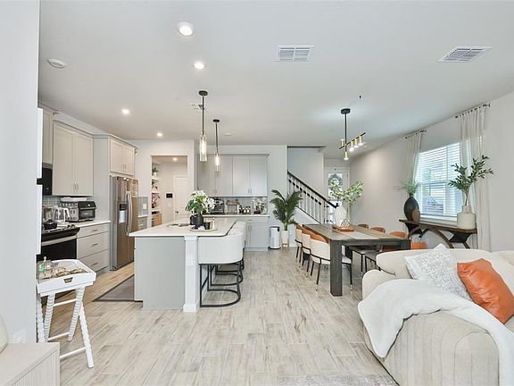 3rd image of 1123 Creek Valley Ct