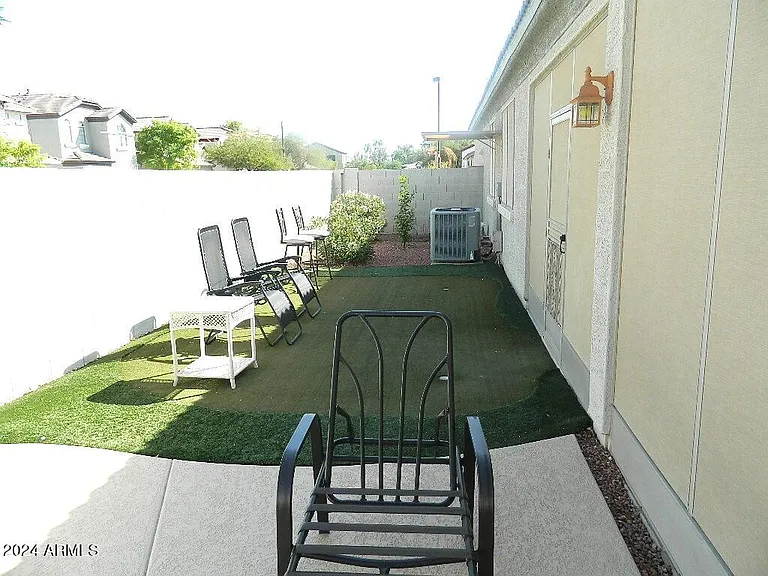 17210 W Elm St — Photo 5