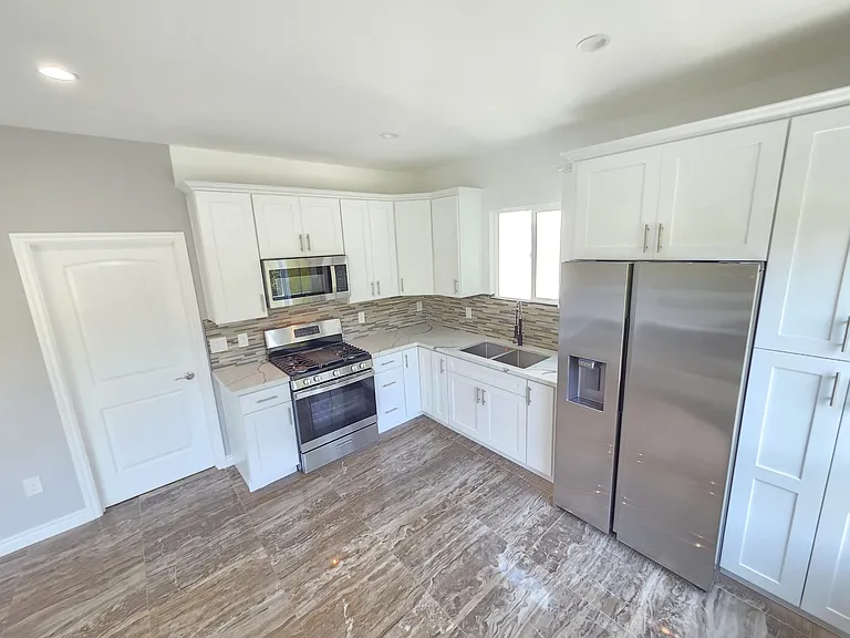 511 Rampart — Photo 15