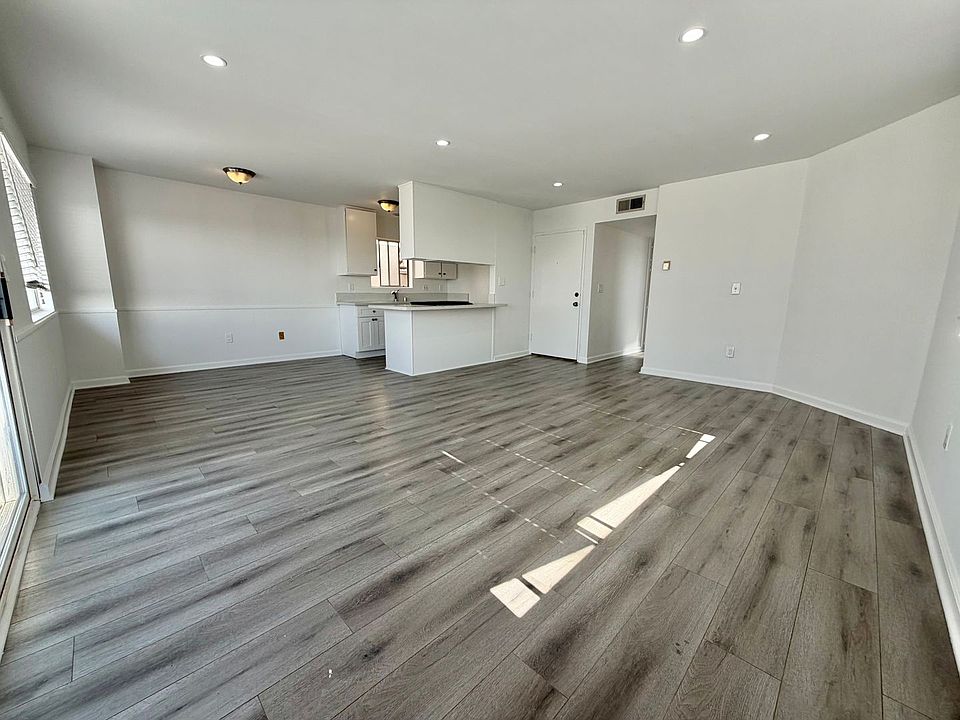 1st image of 520 Manhattan Ave APT D