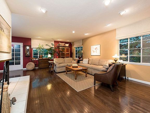4th image of 4921 N Sunset Ave