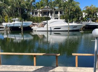 460 Paradise Isle Blvd APT 102, Hallandale Beach, FL 33009