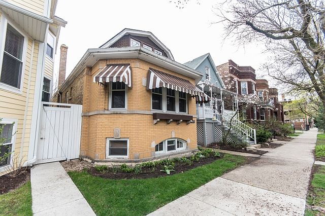 1st image of 3625 N Leavitt St #1