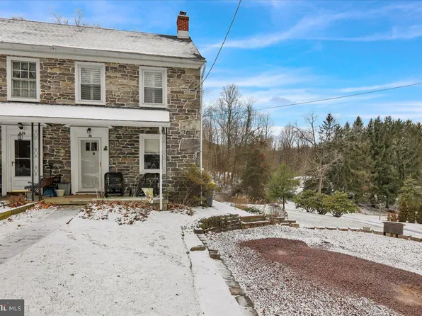 74 E Mountain Ave, Robesonia, PA 19551
