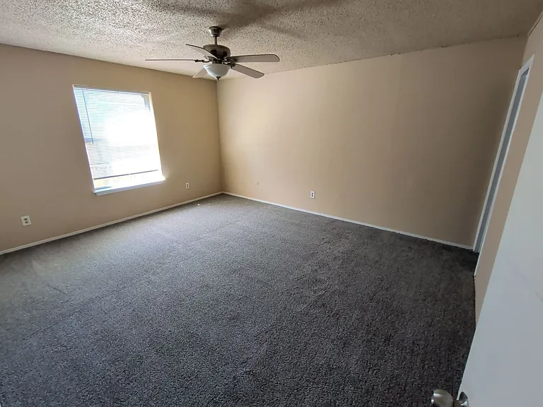 4702 Green Hollow Dr — Photo 11