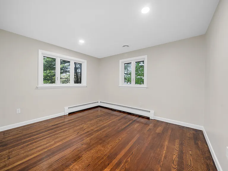 35 Peters St — Photo 16