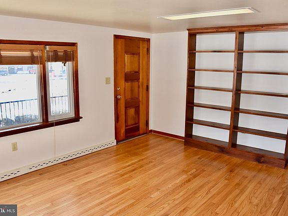 3rd image of 903 W Penn Ave