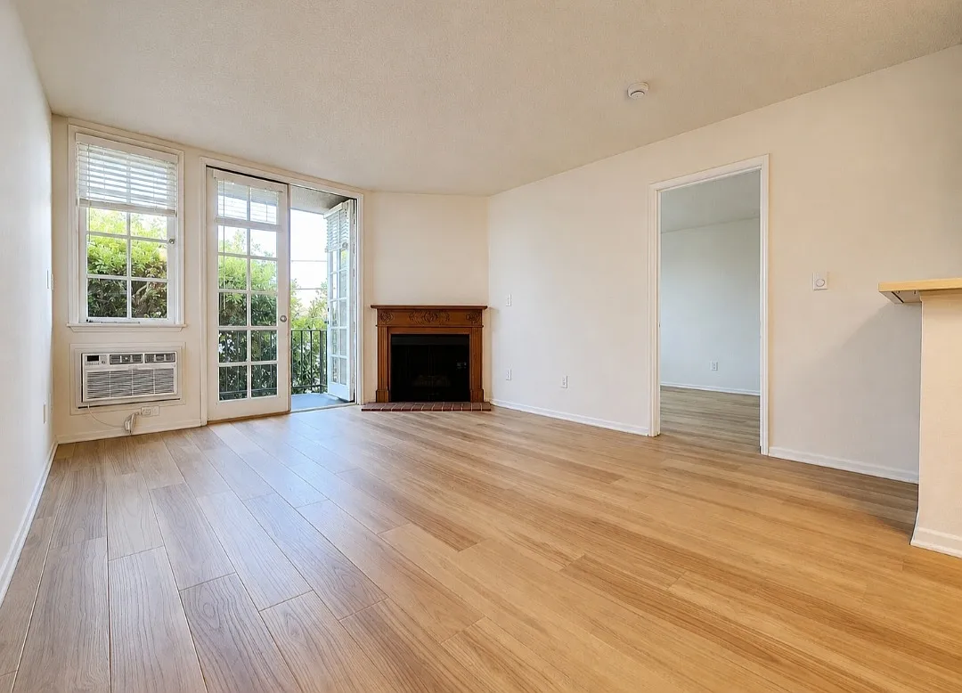 2 bed, 2.0 bath, $2,995 — Photo 2