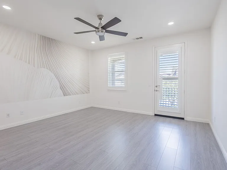 16220 Retreat Ct — Photo 33