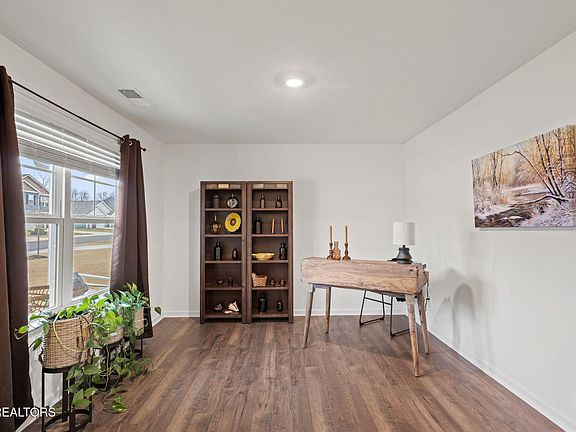 4th image of 111 Lindsell Rd