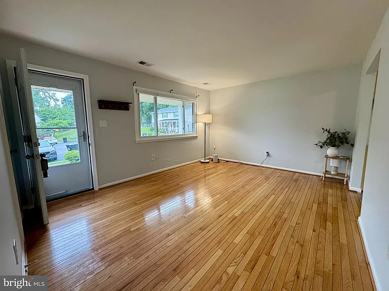 13203 Hampshire Ct — Photo 4