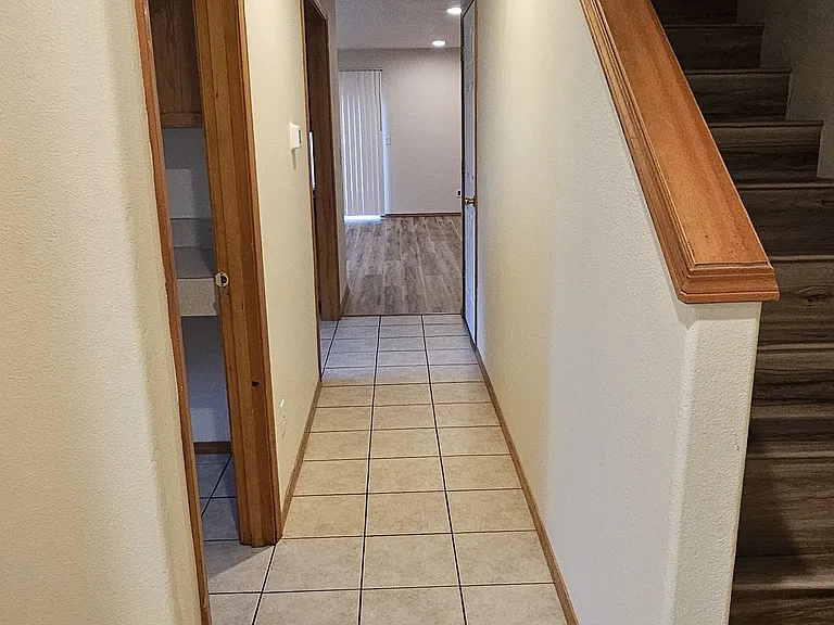 457 NE Knights Bridge Rd — Photo 4