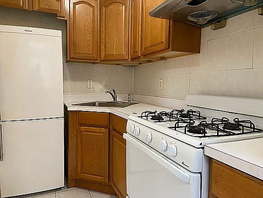 4th image of 36 Market St #2