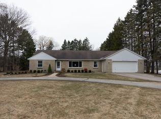 8733 N Spruce Rd, River Hills, WI 53217