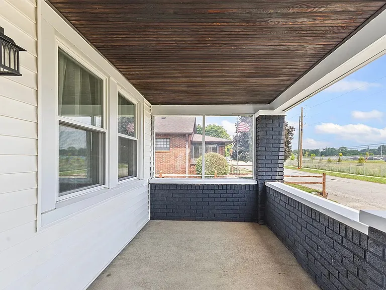 620 S Irvington Ave — Photo 2