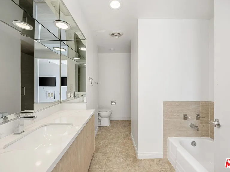 838 N Doheny Dr #906 — Photo 7