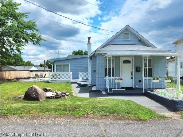 6 Rowlands Ln, West Wyoming, PA 18644