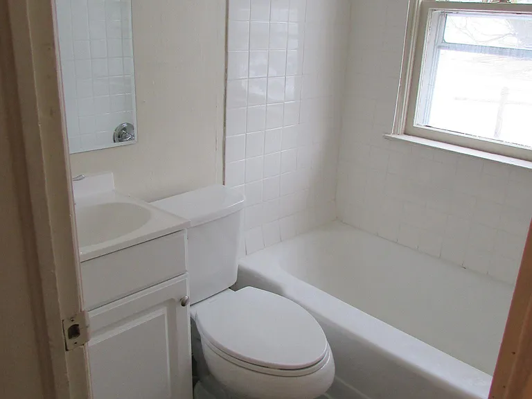2276 Hiawatha Park Dr — Photo 2