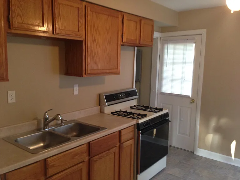 4673 Madison St — Photo 10