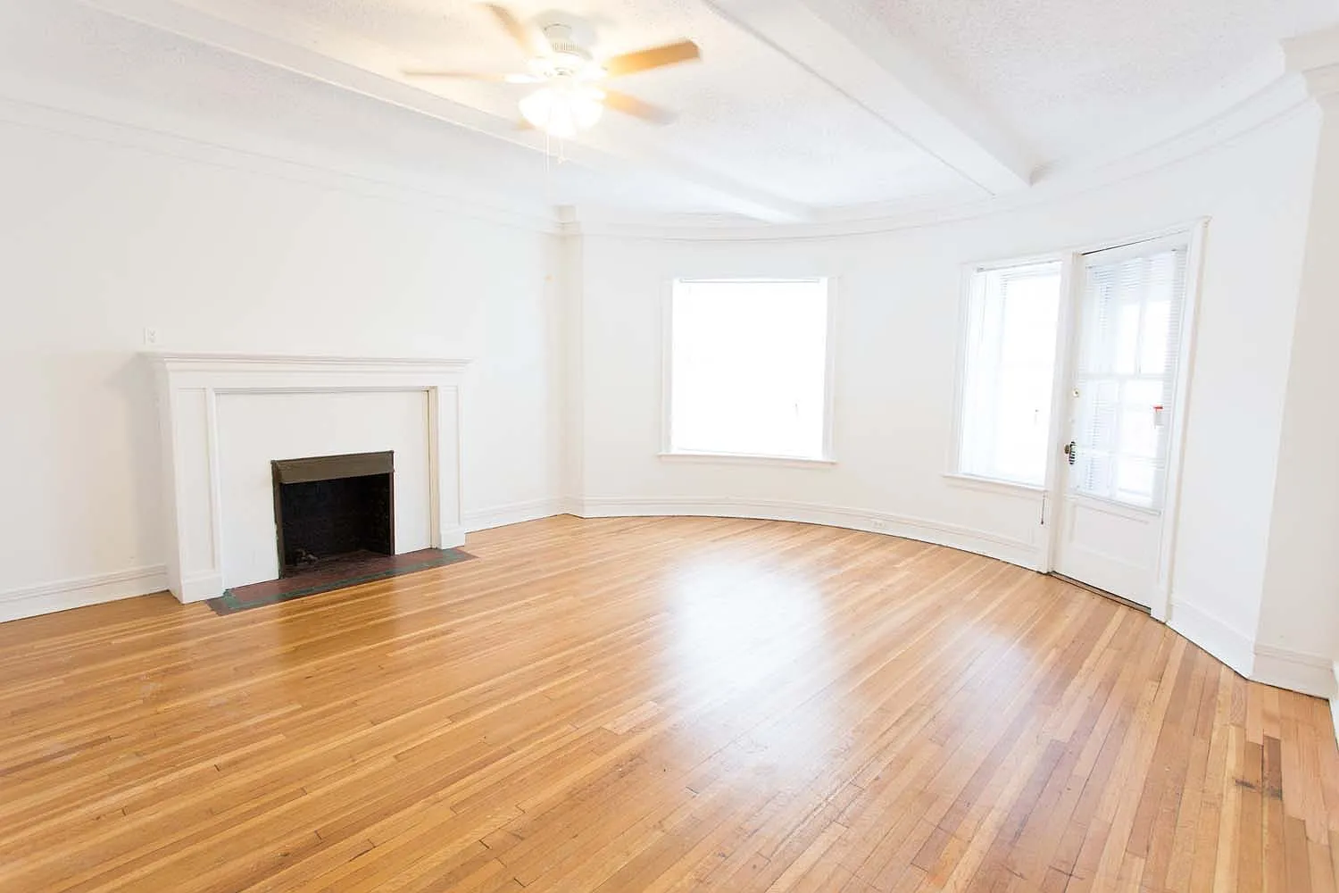 5487-5491 S. Hyde Park Boulevard — Photo 3