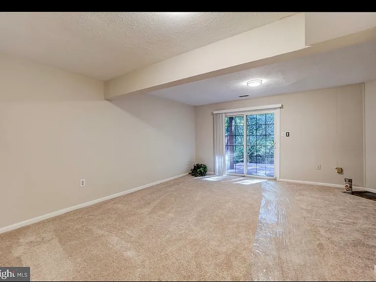 Eaglewood Ct — Photo 2