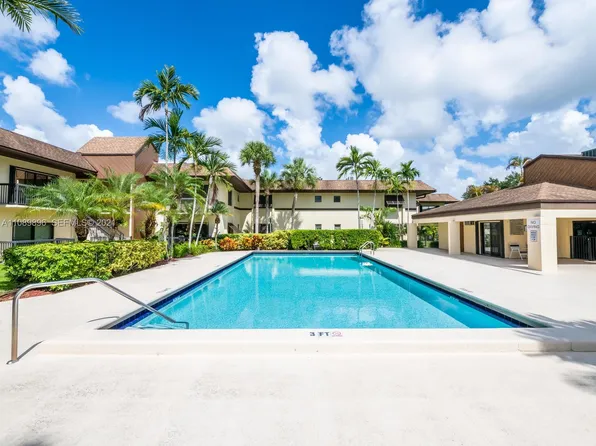7975 SW 86th St APT 202, Miami, FL 33143