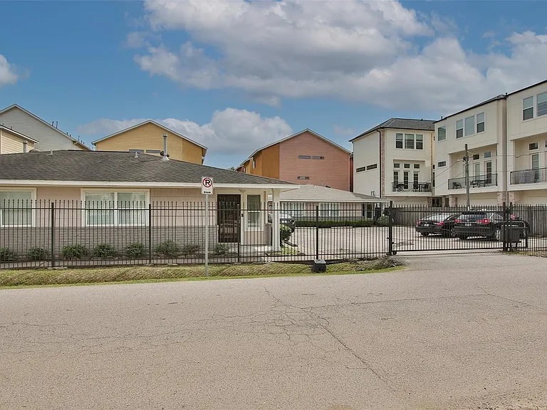 4331 Marina St #B — Photo 32