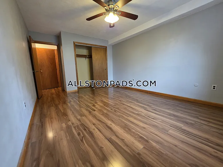 28 Brentwood St #7 — Photo 11