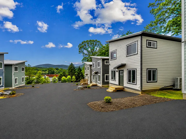 112 Lager Ln — Photo 3